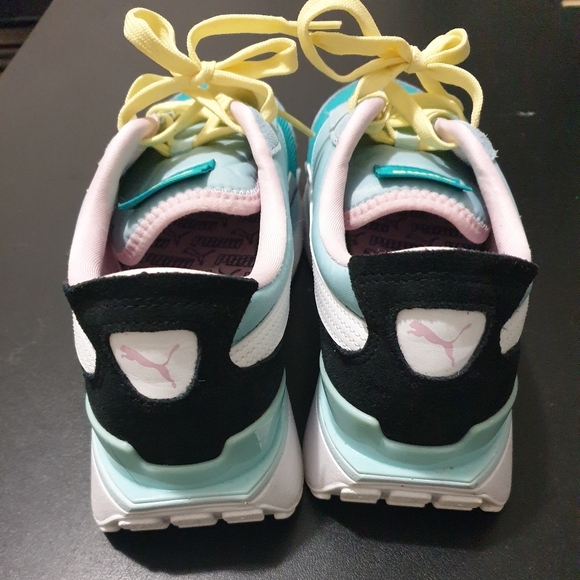Puma sneakers sz 9 - Picture 4 of 7
